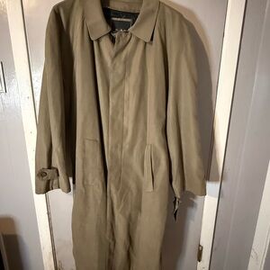 Bill Blass Men's Classic Tan Trench Coat